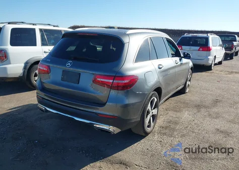 2017 Mercedes-Benz Glc 300 z USA, uszkodzony, nr VIN WDC0G4JB7HF196203